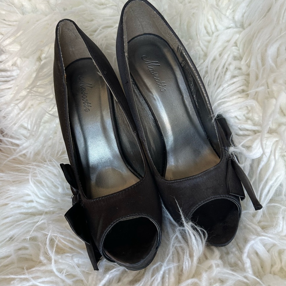 Mascotte Elegant Black Satin Heels With Bow Formal Worn Once - Picture 3 of 6